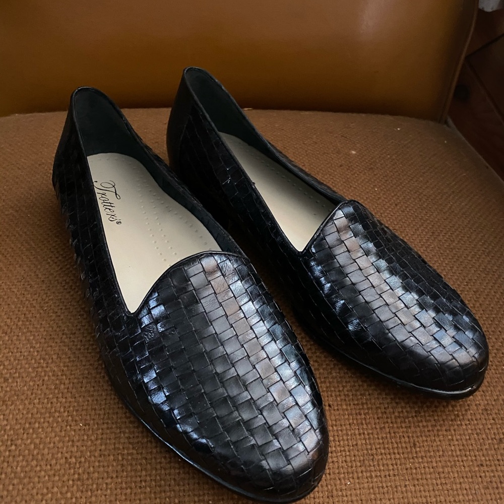 Trotters Woven Loafers Sz 9.5